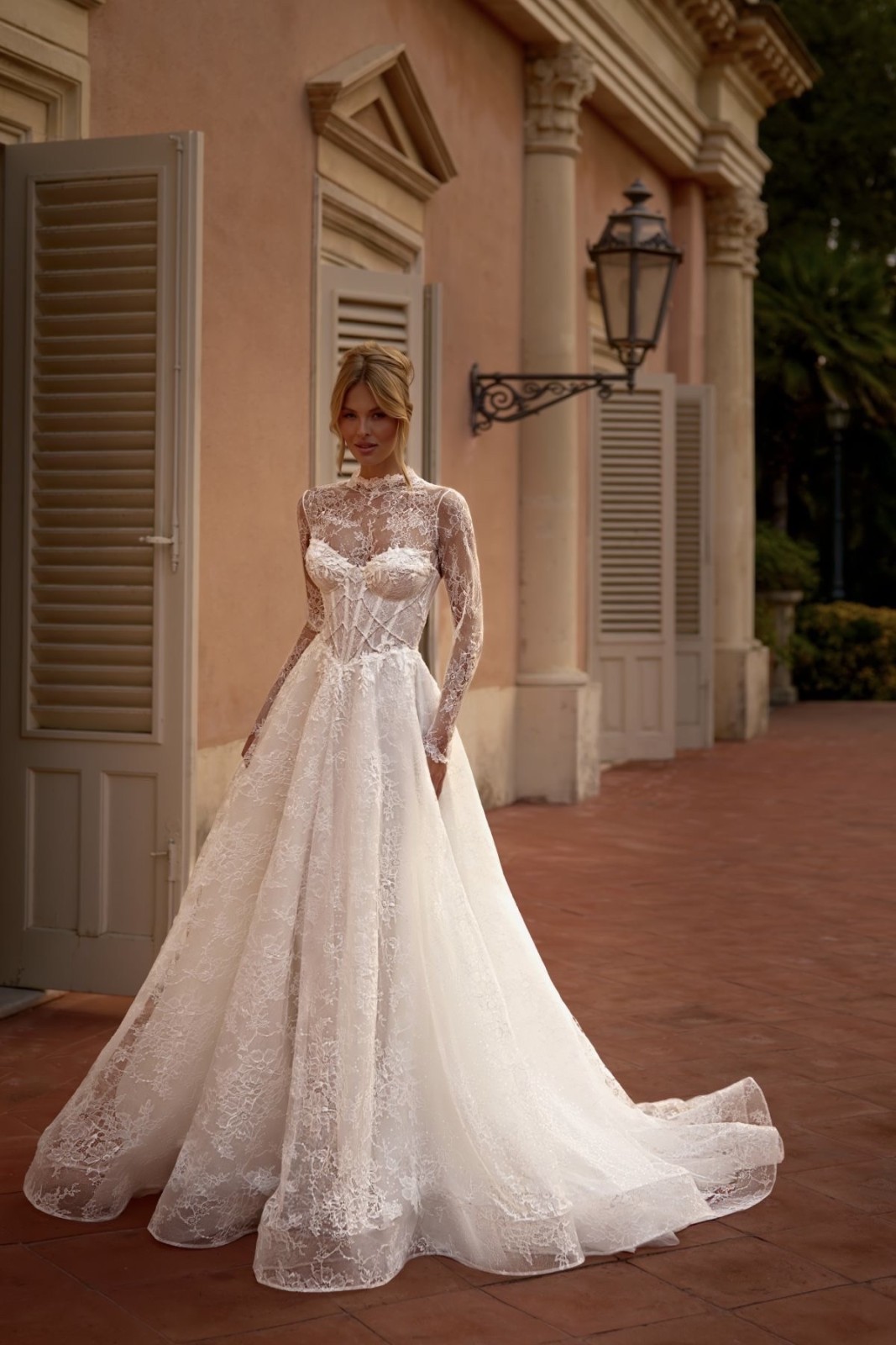 Robe de mariée forme en A en dentelle chantilly Marseille
