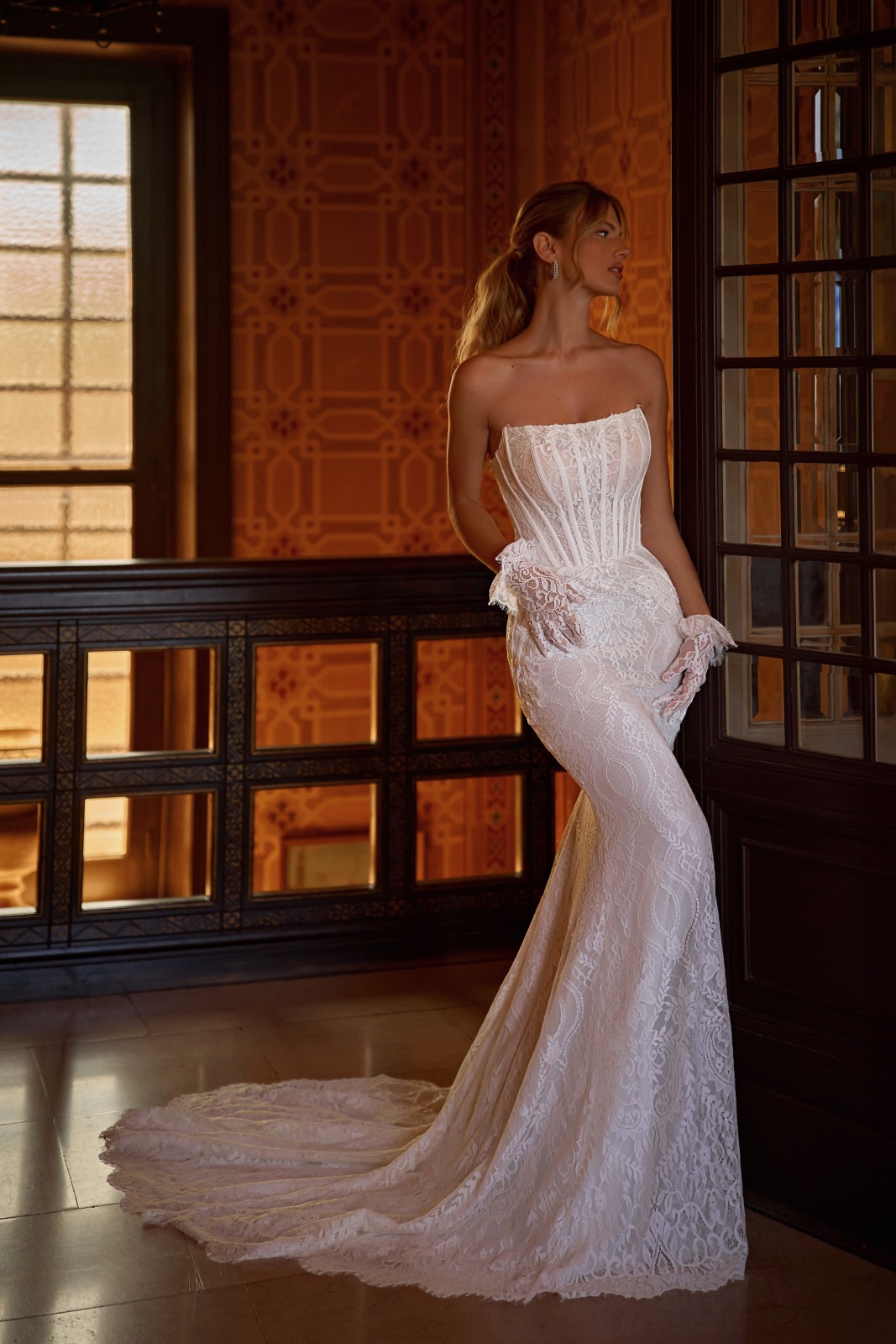 Robe de mariée sirène en dentelle avec bustier haute couture à Marseille