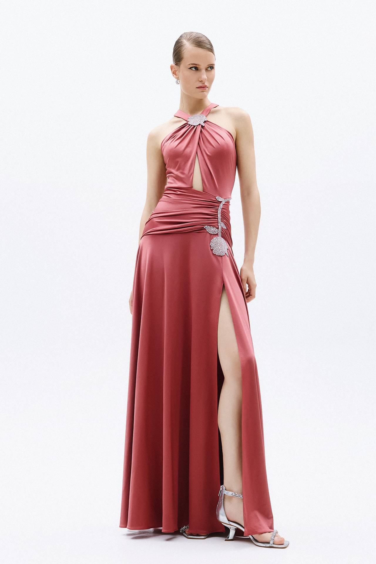 Robe de soirée élégante pour un mariage bohème chic à Marseille proche de Montpelier 