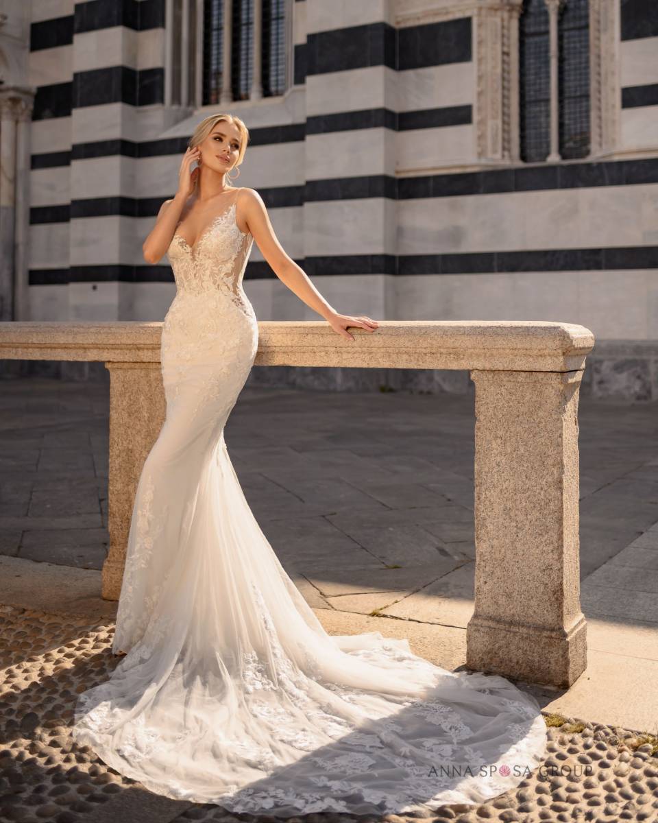 Robe de mariée tendance FABRIS siréne cintré en dentelle à Marseille rue breteuil 