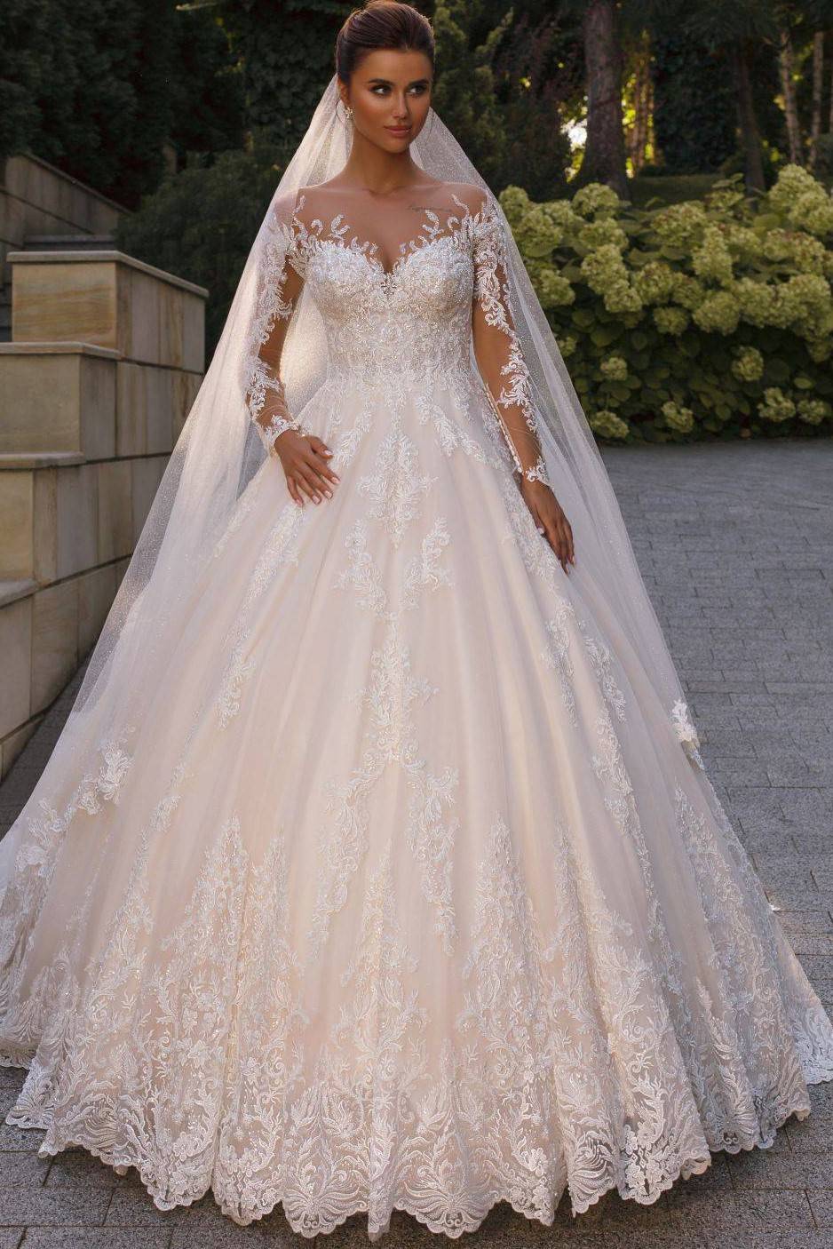 Robe de princesse brodée main Marseille