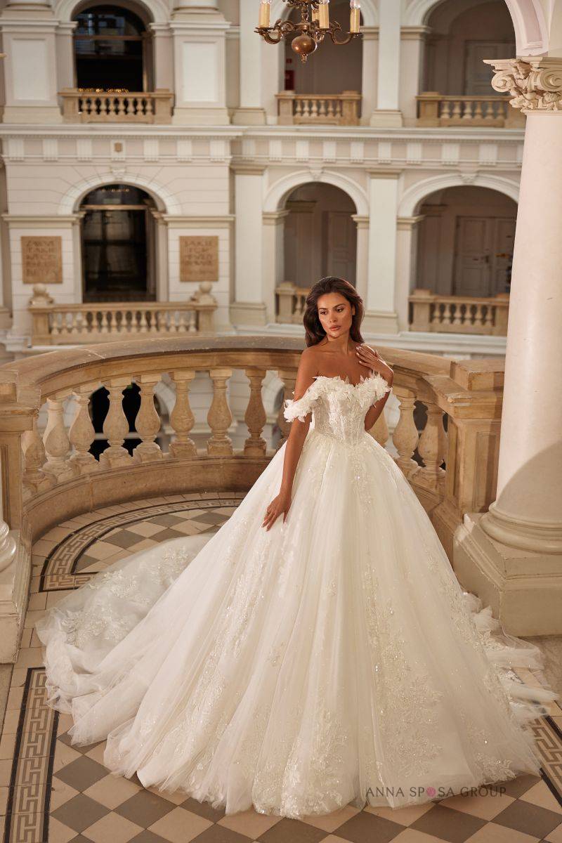 Robe de mariée princesse col bateau avec manchons à Marseille