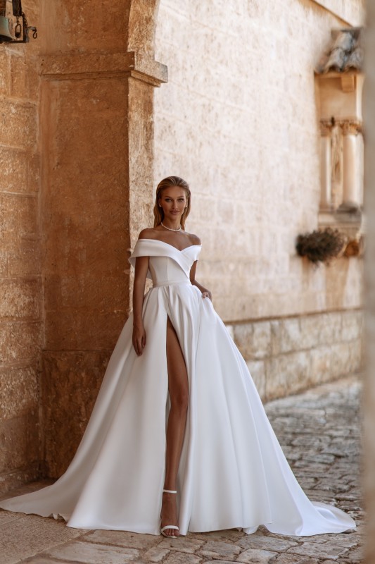 Robe de mariée princesse en satin mikado à Marseille