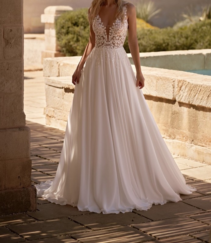 Vous rêvez d’une robe de mariée élégante et confortable ? Découvrez notre robe de mariée bohème en mousseline et bustier en dentelle plate