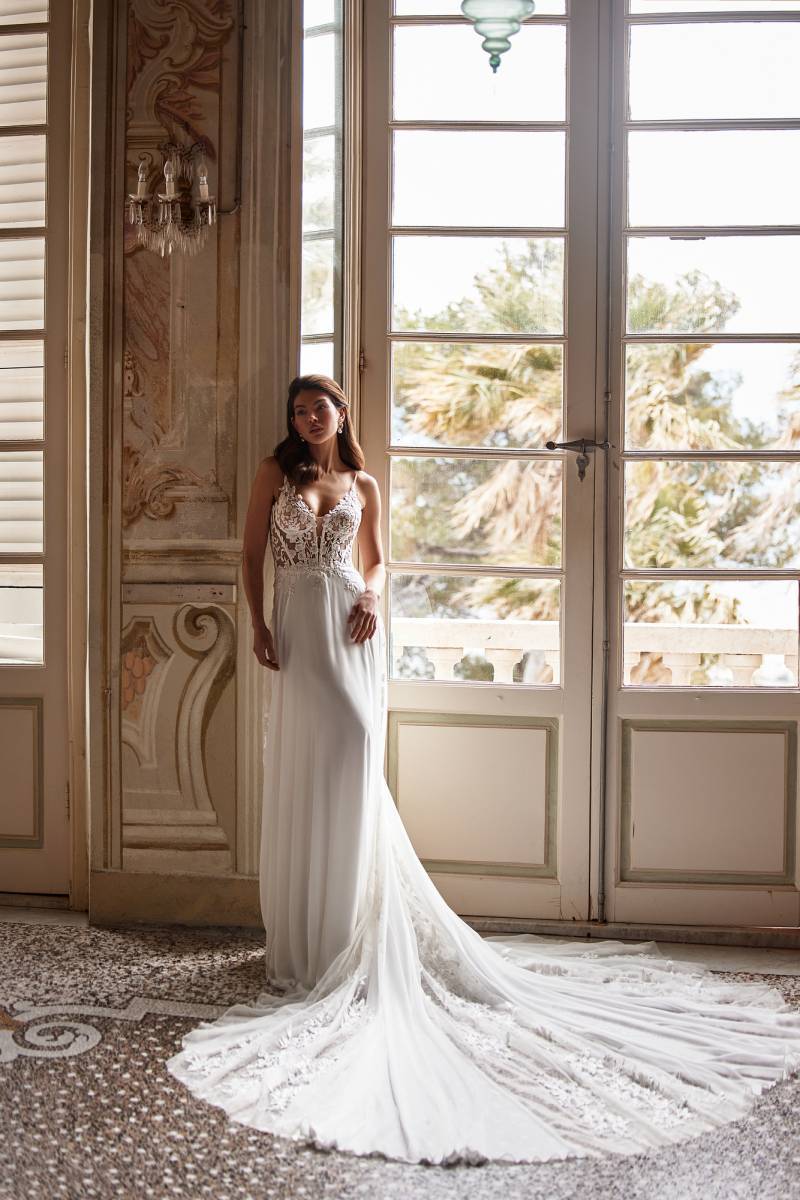 robe de mariée sirène Anna sposa avec longue traine cathedrale à Marseille 
