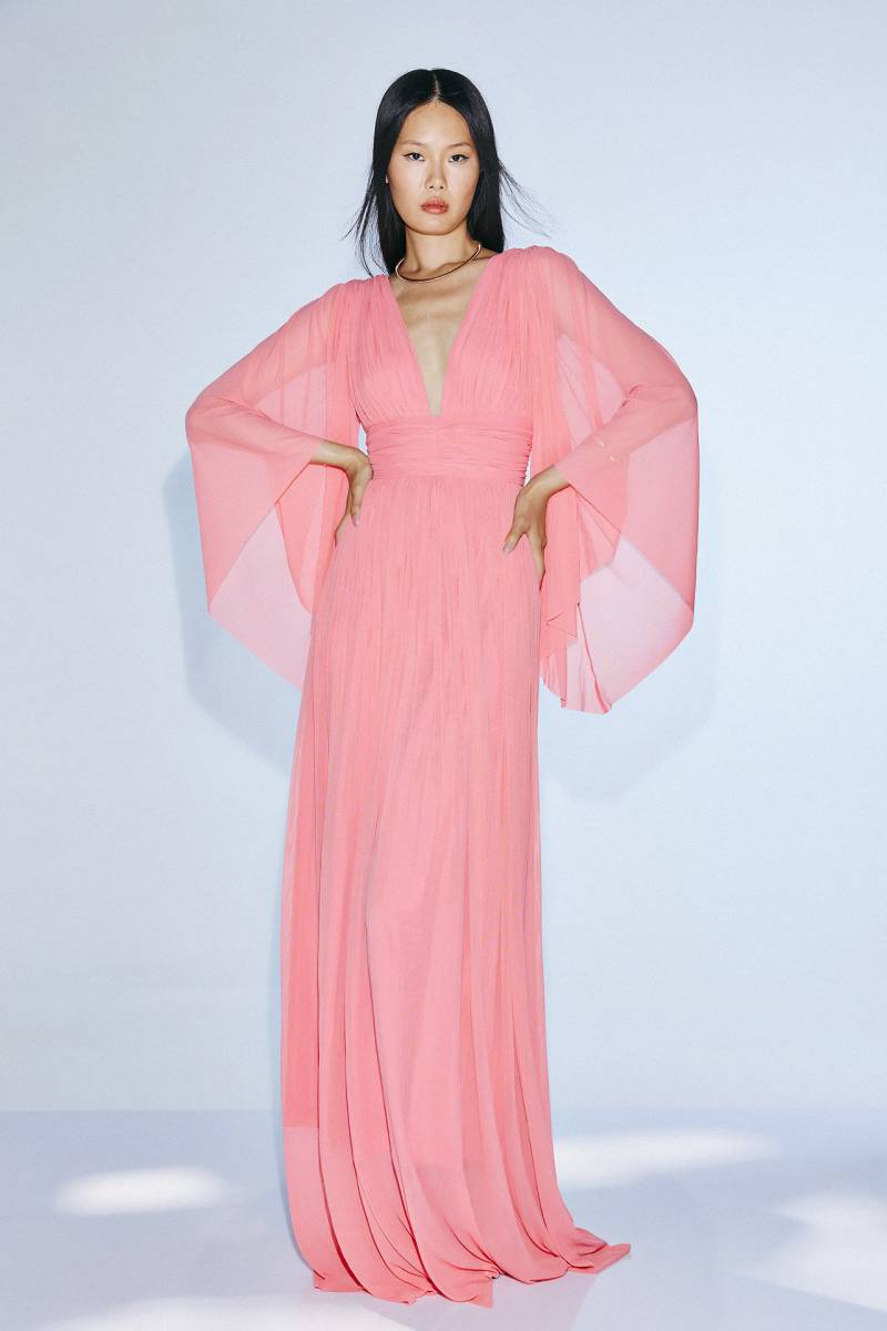 Robe fluide légère pour une invitée de mariage à dans le centre ville de Marseille 