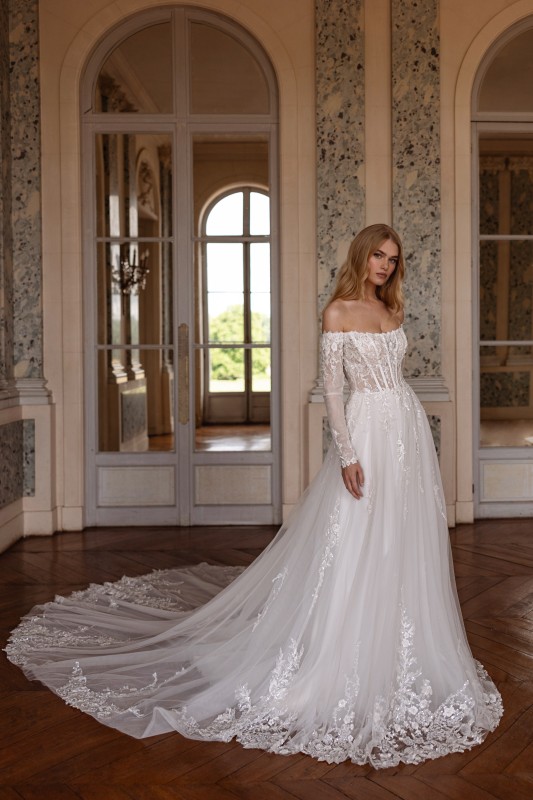 Robe de mariée trapèze décolleté bateau à Marseille