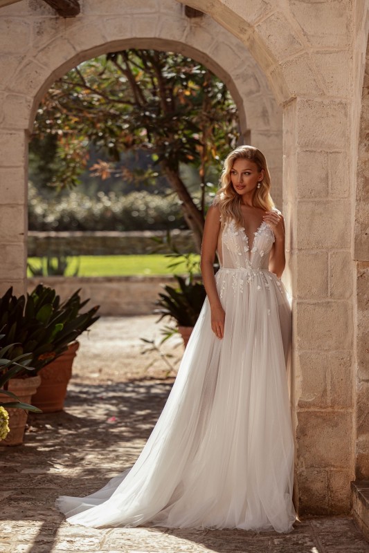 Robe de mariée trapèze fines bretelles Marseille près d'Aubagne 