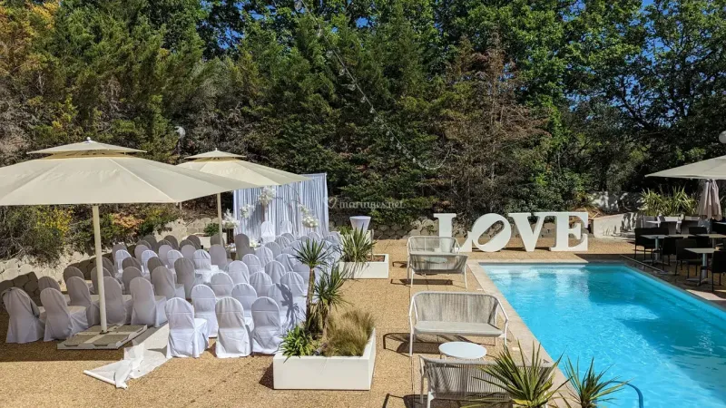 Salle de reception de mariage avec piscine Marseille