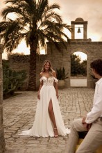 Best Sellers - Solution Cérémonie - Trouver une robe de mariée avec décolleté plongeant à Montpellier dans l'Hérault