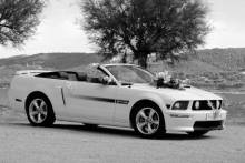 Louez une Mustang Cabriolet Blanche à Aix-en-Provence avec Chauffeur pour Votre Mariage à Aix-en-Provence